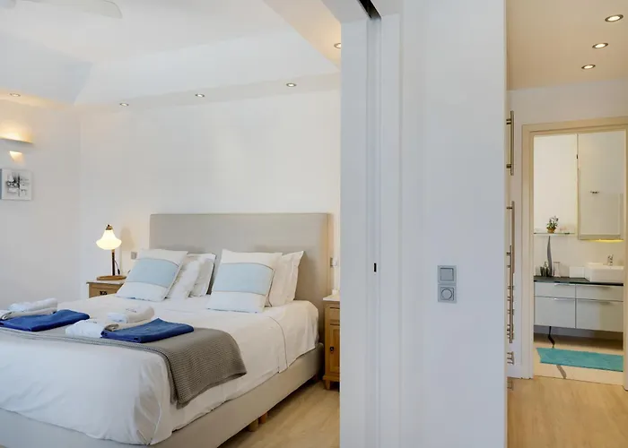 Blueros Luxury Villa *