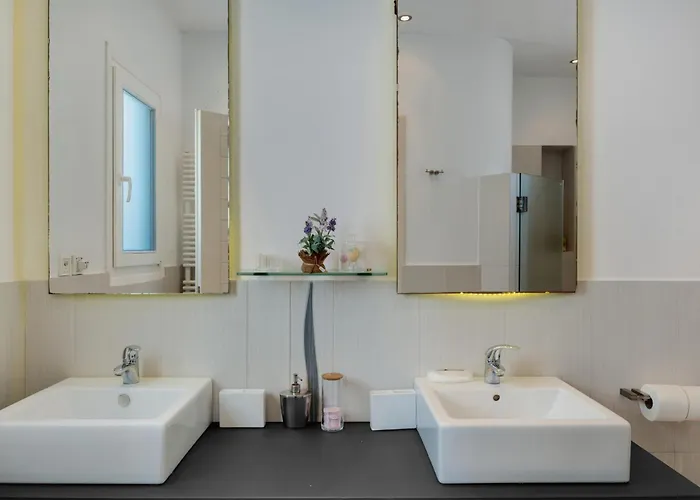 Blueros Luxury Villa