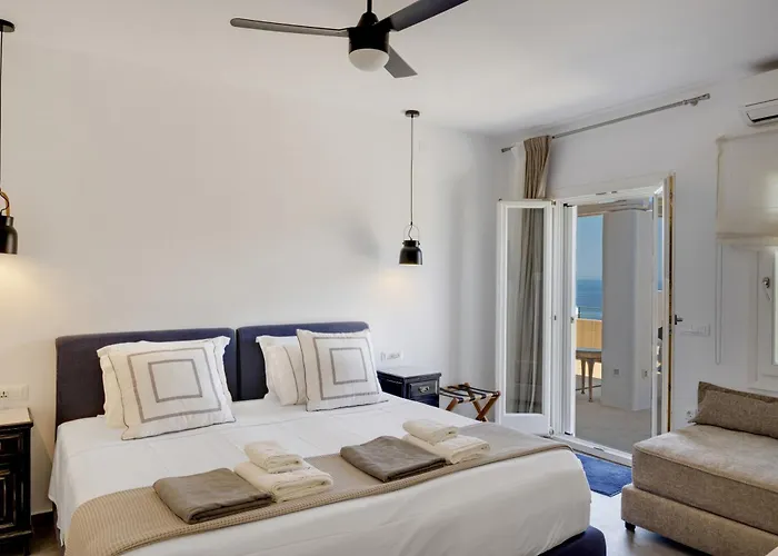 Blueros Luxury Villa *