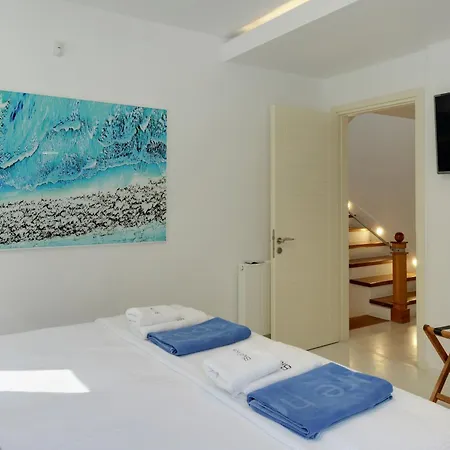 Blueros Luxury Villa *